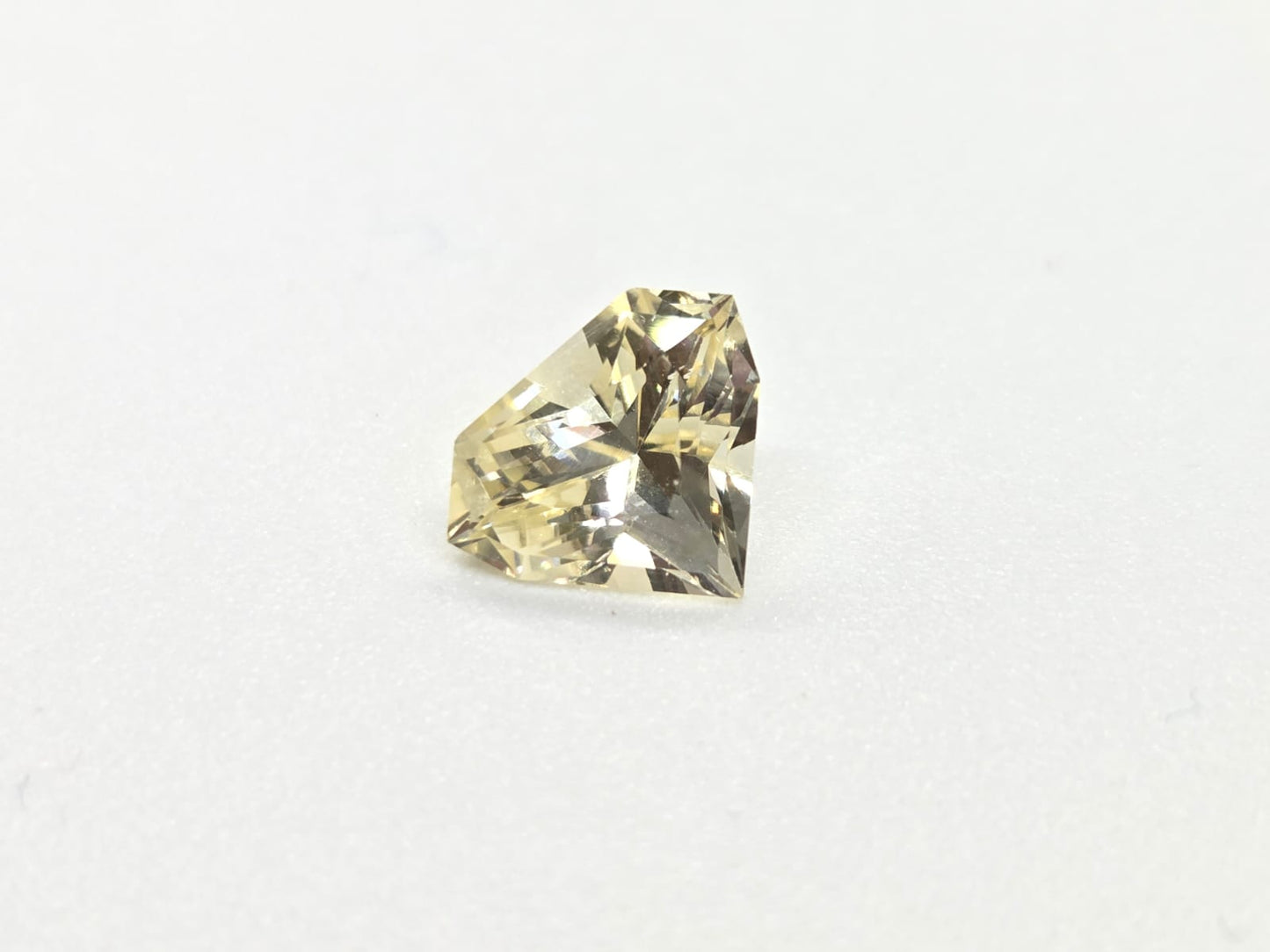 2.545 CT CEYLON YELLOW SAPPHIRE