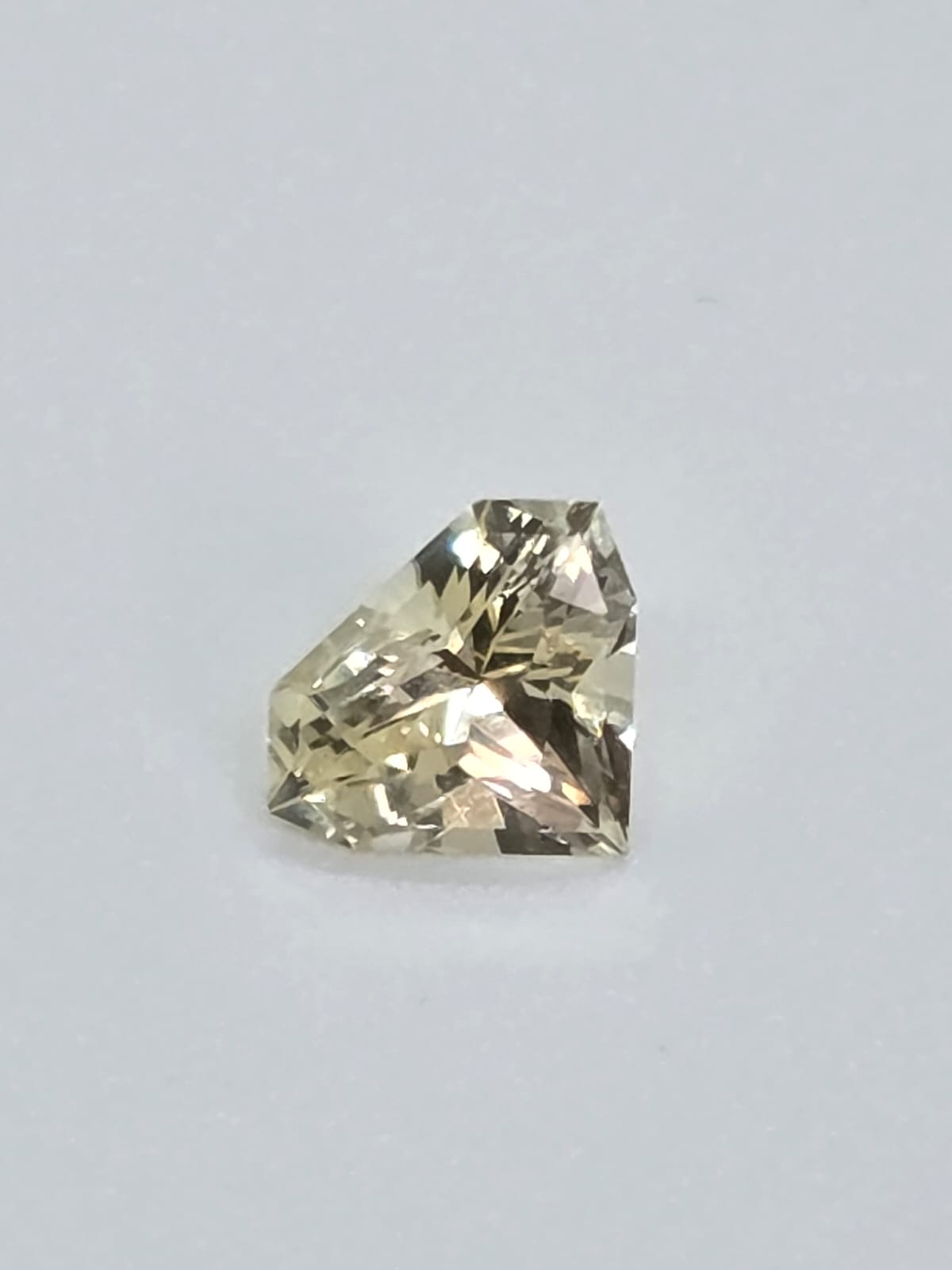2.545 CT CEYLON YELLOW SAPPHIRE