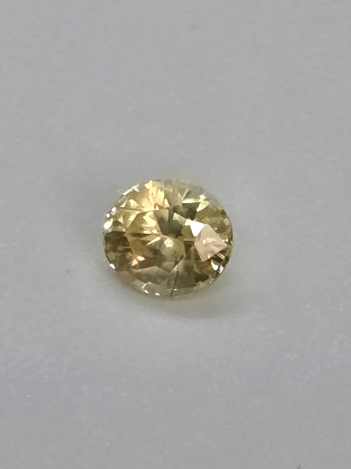 0.965 CT CEYLON YELLOW SAPPHIRE