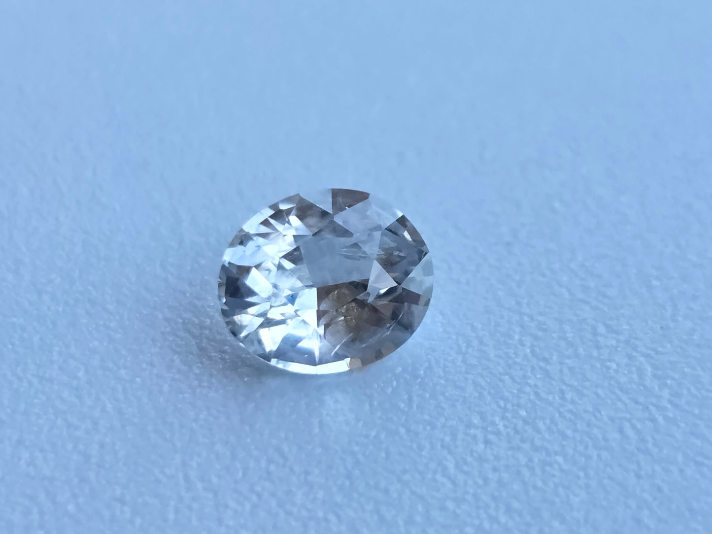 0.92CT WHITE SAPPHIRE