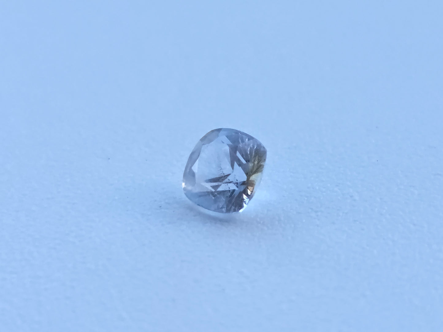 0.565 CT CEYLON WHITE SAPPHIRE