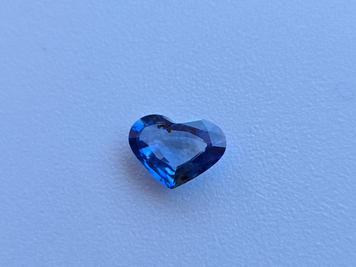 1.05 CT CEYLON BLUE SAPPHIRE - BAD CUT
