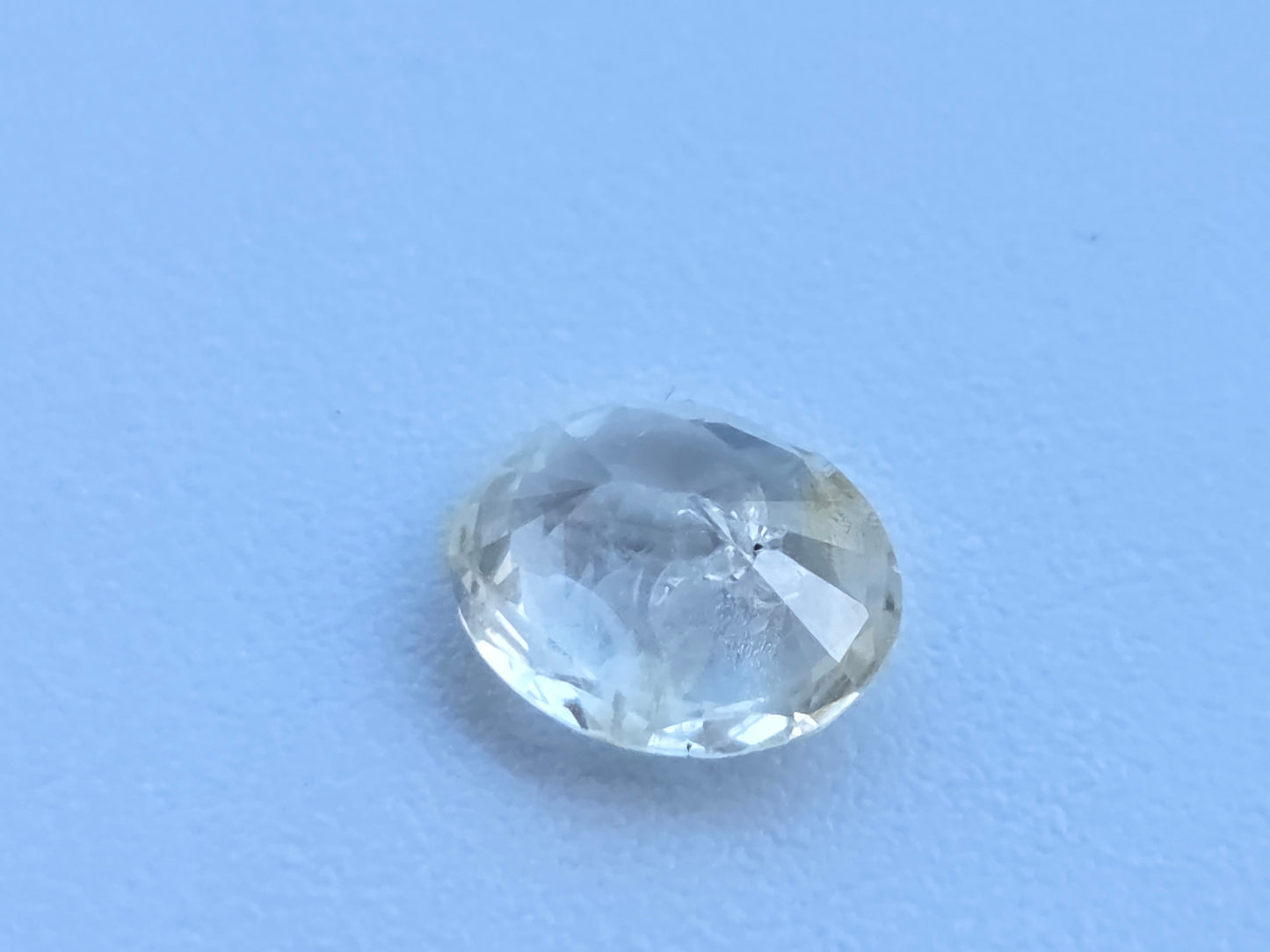 1.74 CT CEYLON YELLOW SAPPHIRE - Inclution Visible