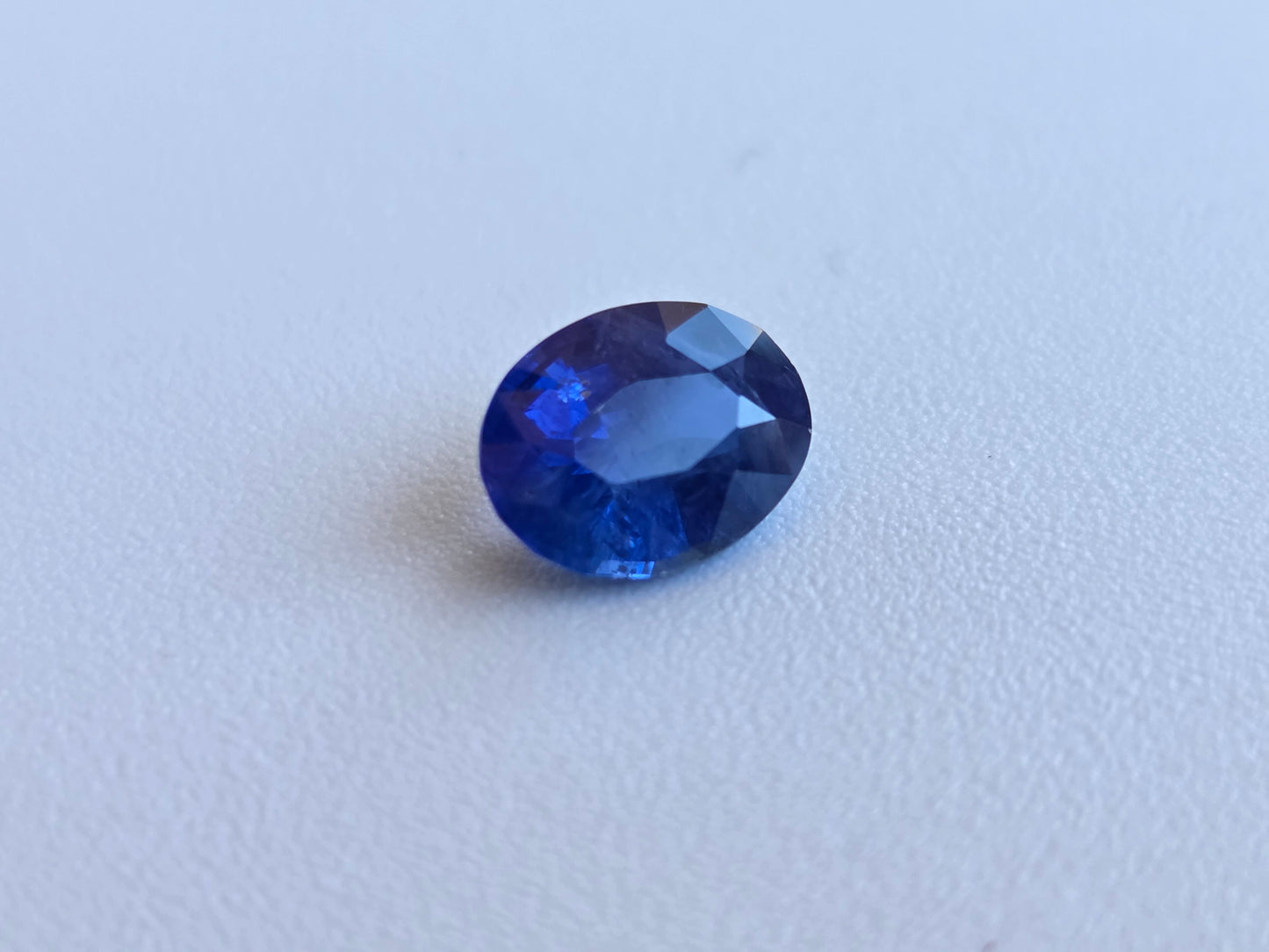 1.7 CT CEYLON CORNFLOWER BLUE SAPPHIRE - Inclution Visible