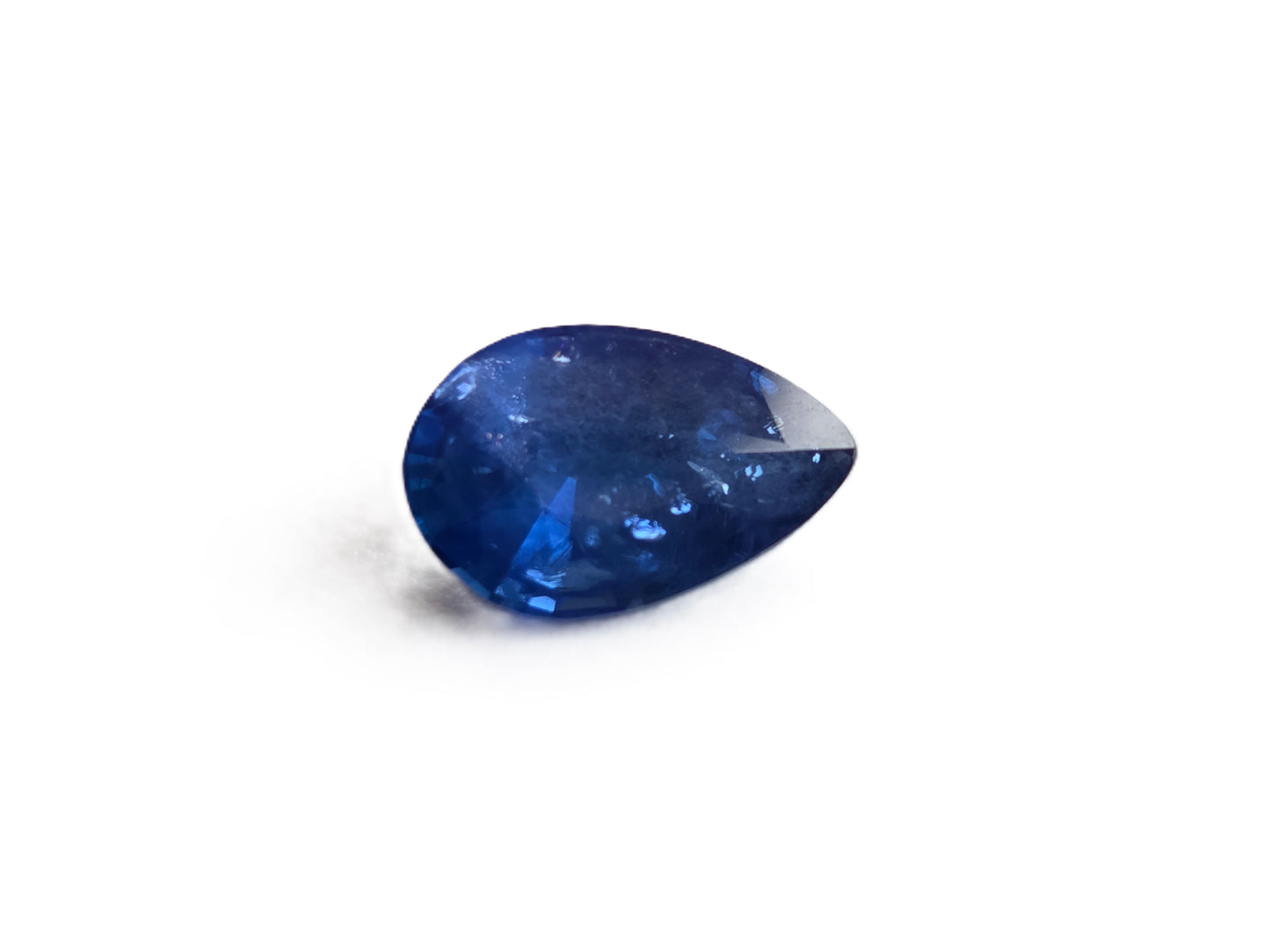 2.55 CT INTENSE CORNFLOWER BLUE SAPPHIRE - Inclution Visible