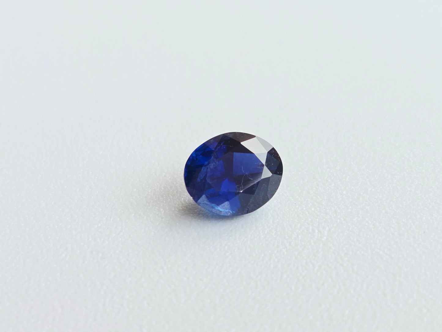 1.3 CT CEYLON ROYAL BLUE SAPPHIRE - Inclution Visible