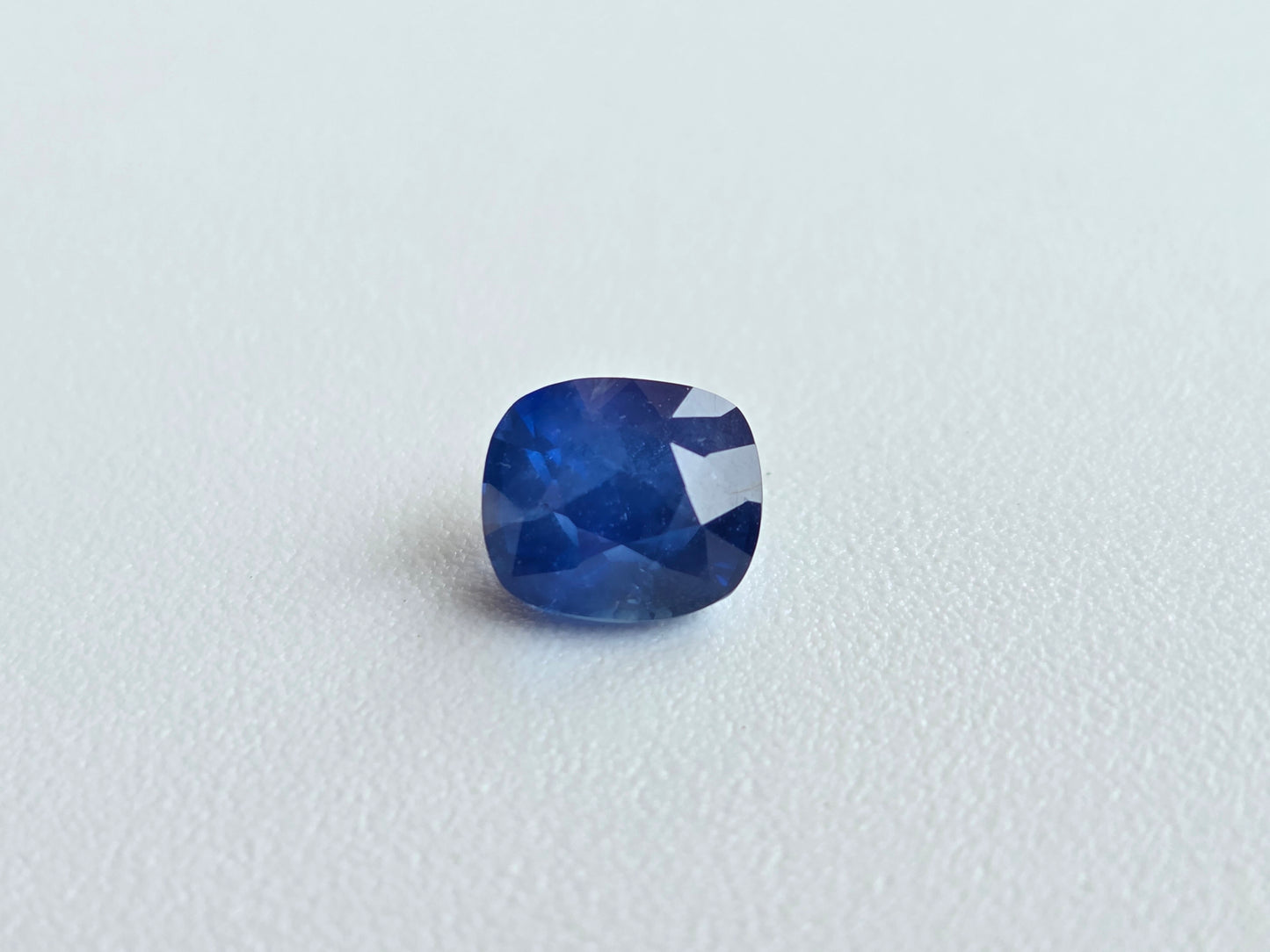 1.3 CT CEYLON ROYAL BLUE SAPPHIRE - Inclution Visible