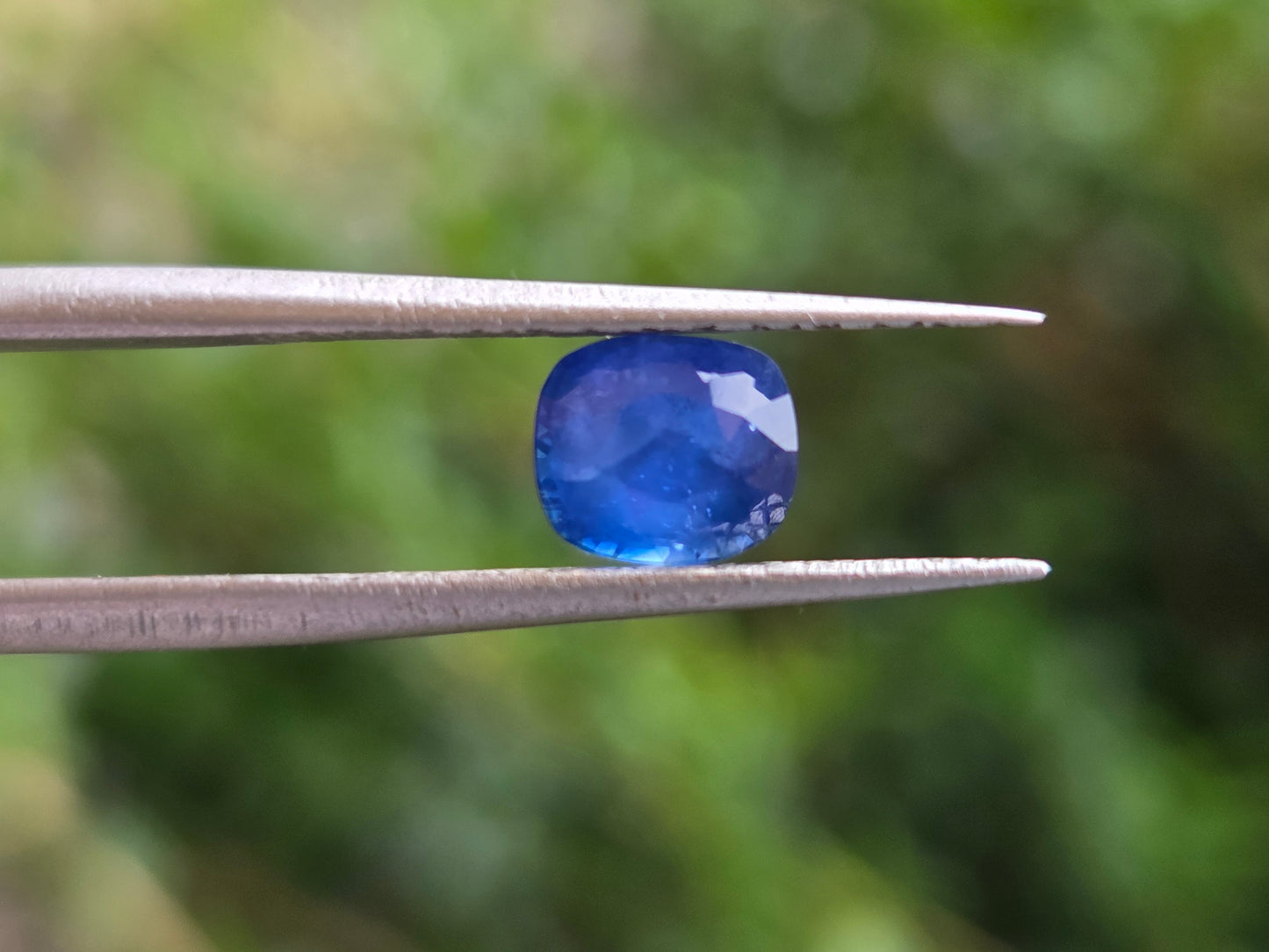 1.3 CT CEYLON ROYAL BLUE SAPPHIRE - Inclution Visible