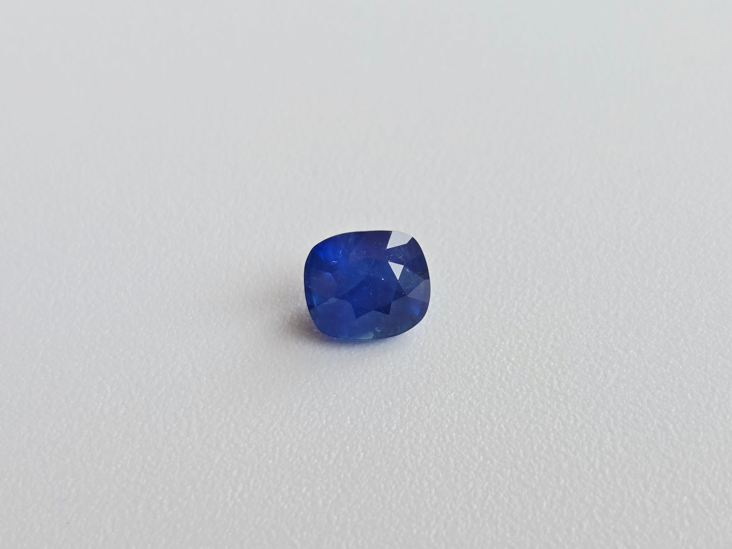 1.3 CT CEYLON ROYAL BLUE SAPPHIRE - Inclution Visible