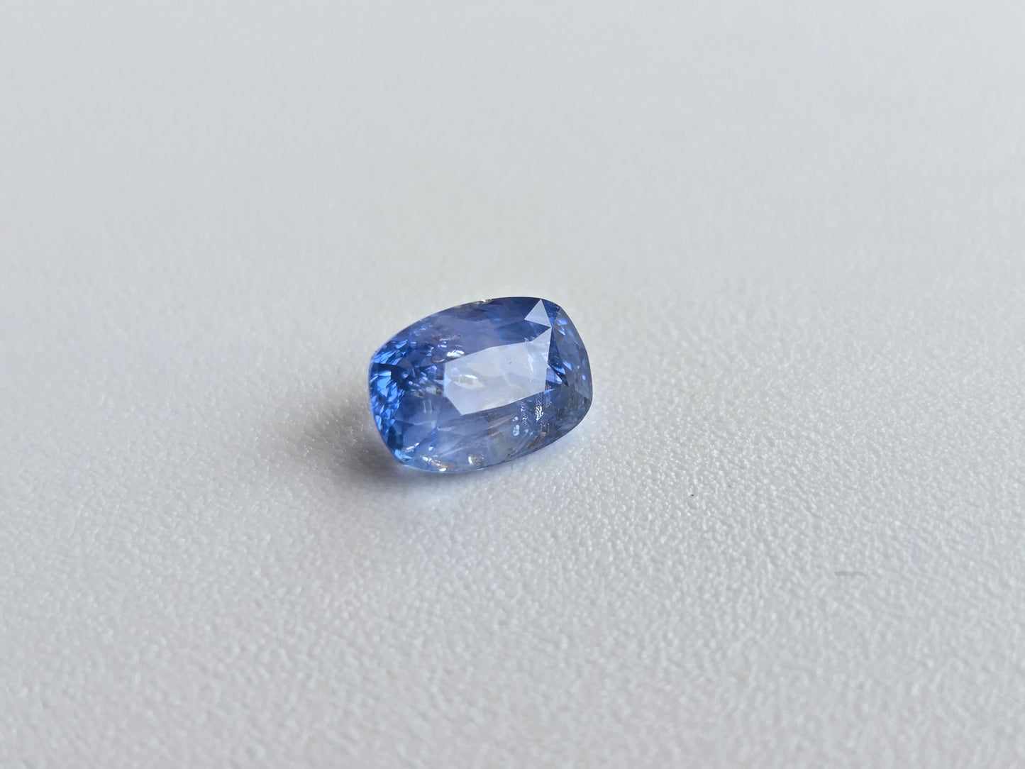 1.6 CT CEYLON LIGHT BLUE SAPPHIRE - Inclution Visible