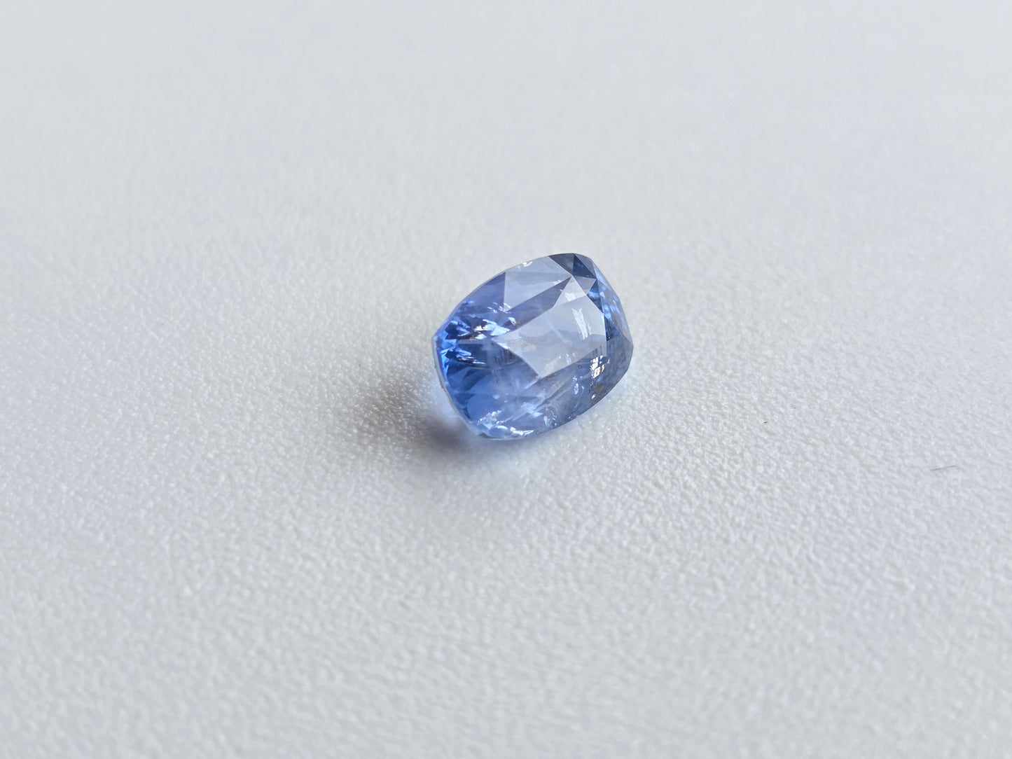 1.6 CT CEYLON LIGHT BLUE SAPPHIRE - Inclution Visible