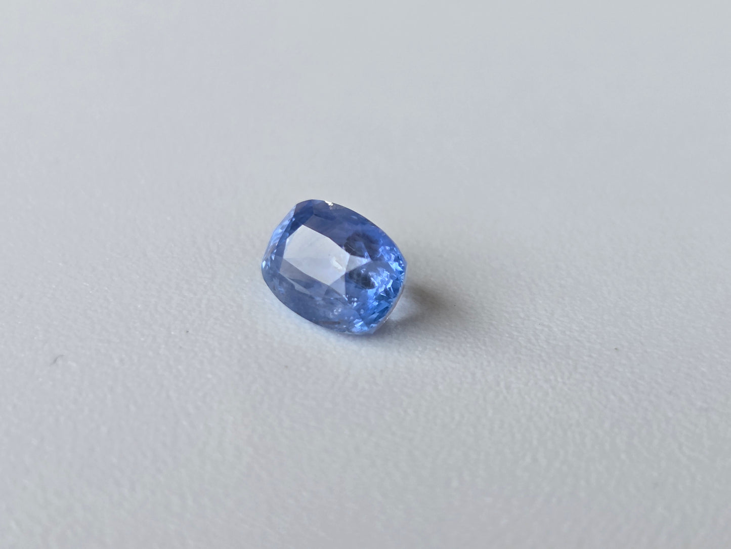 1.6 CT CEYLON LIGHT BLUE SAPPHIRE - Inclution Visible