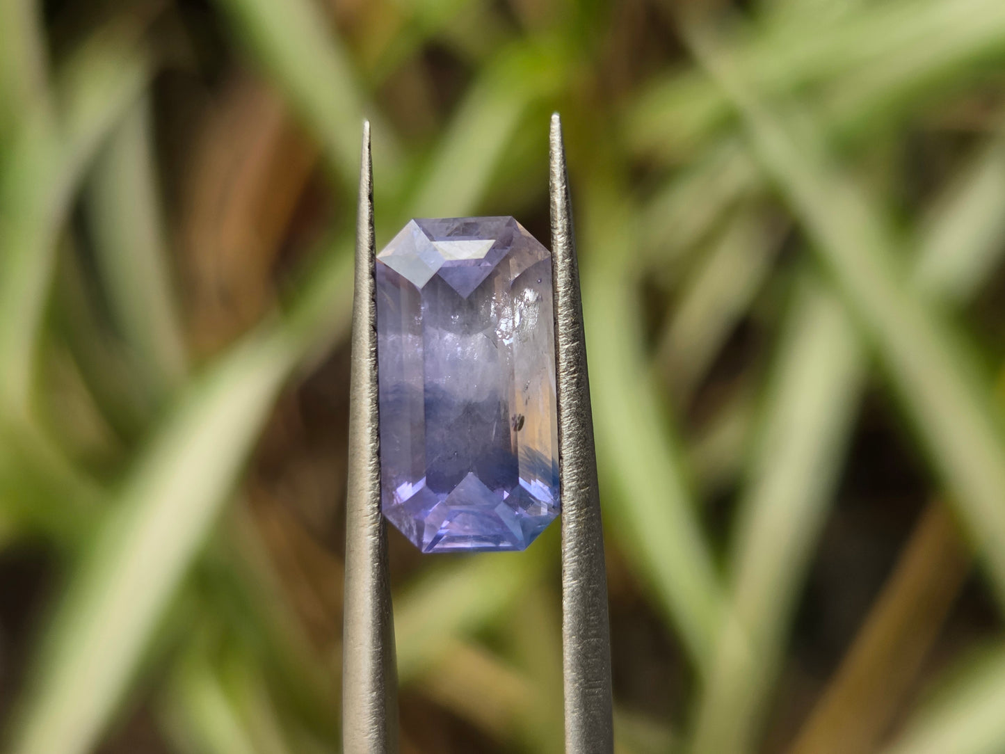 4.95 CT CEYLON LIGHT PURPLE SAPPHIRE - Inclution Visible