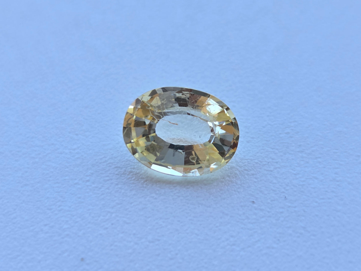 1.460 CT CEYLON YELLOW SAPPHIRE - Defect in Face