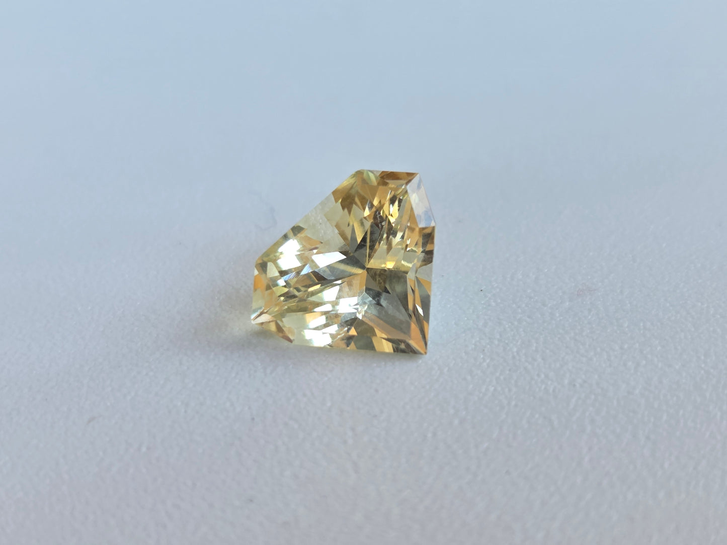 2.545 CT CEYLON YELLOW SAPPHIRE