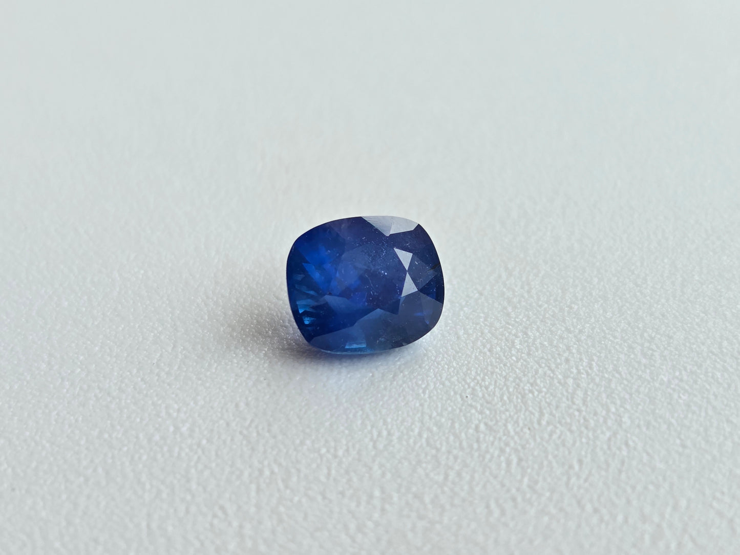 1.3 CT CEYLON ROYAL BLUE SAPPHIRE - Inclution Visible